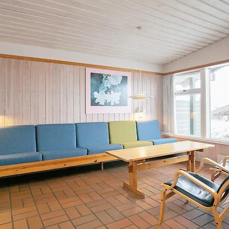Seaside Escape In Holiday home